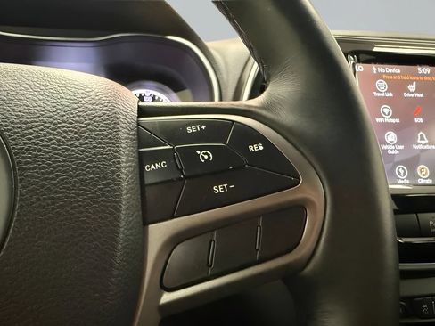 Used 2019 Jeep Cherokee Limited FWD image 19