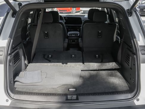 Used 2024 Chevrolet Traverse LT image 41