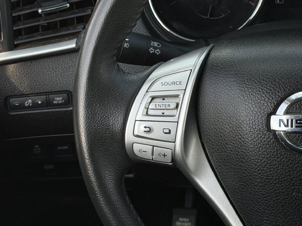 Used 2016 Nissan Rogue AWD image 14