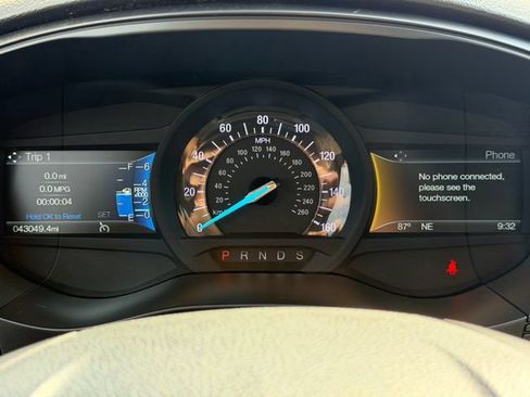 Used 2018 Ford Fusion SE w/ Fusion SE Technology Package FWD image 11