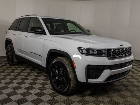 New 2026 Jeep Grand Cherokee Altitude image 12