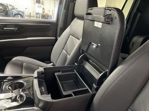 Used 2025 Chevrolet Suburban LT w/ Comfort Package AWD/4WD image 21