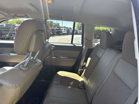 Used 2014 Jeep Compass Latitude AWD/4WD image 11