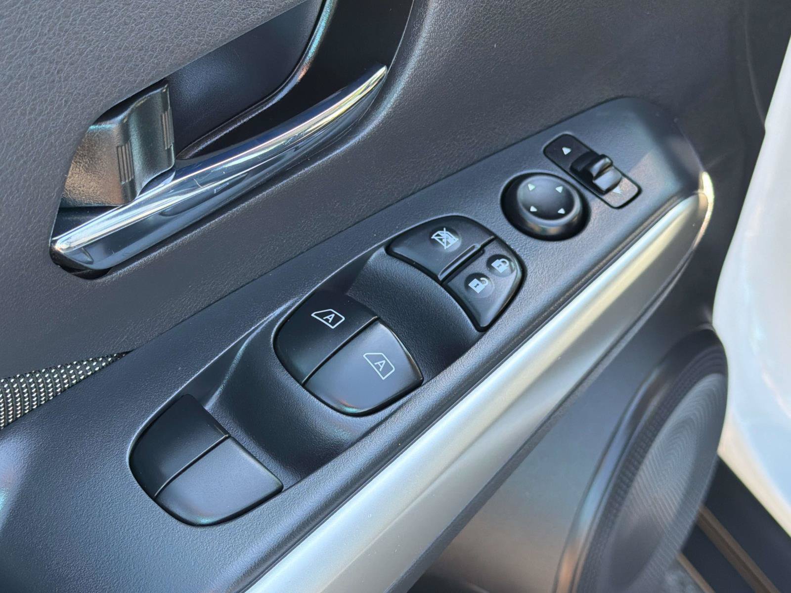 Used 2019 Nissan Kicks S FWD image 29