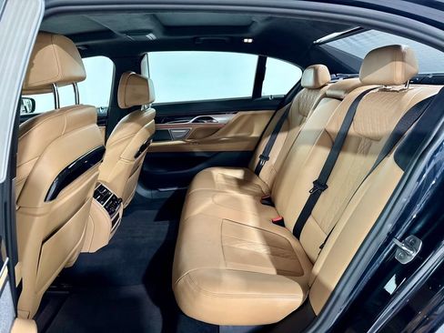 Used 2018 BMW 750i image 28