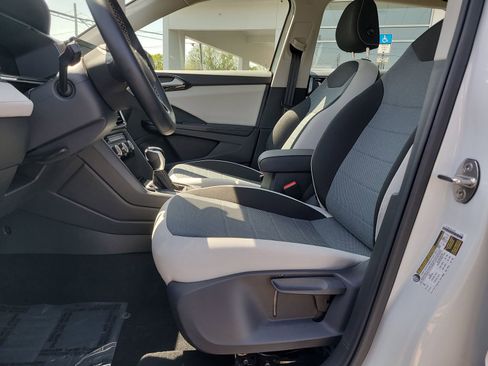 Certified 2025 Volkswagen Taos S FWD image 17