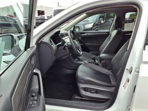 Used 2023 Volkswagen Tiguan SE w/ Panoramic Sunroof Package AWD/4WD image 27