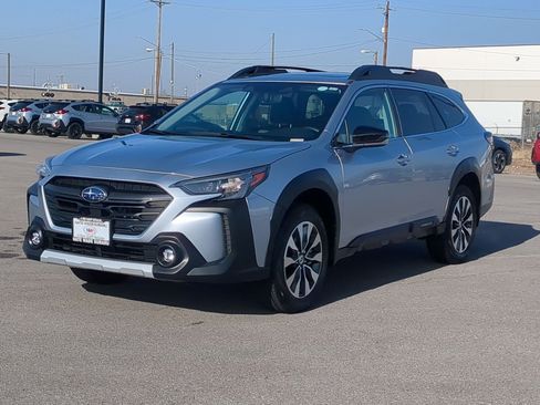 Used 2025 Subaru Outback Limited image 11