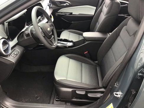 New 2026 Chevrolet Trax LT w/ Sunroof Package image 7