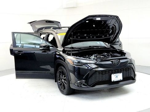 Used 2024 Toyota Corolla Cross AWD Hybrid w/ Moonroof Package image 9