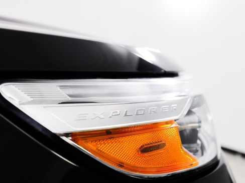 Used 2021 Ford Explorer XLT w/ Equipment Group 202A image 12