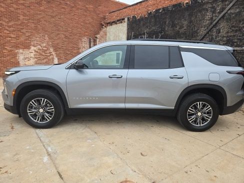 Certified 2025 Chevrolet Traverse LT image 4