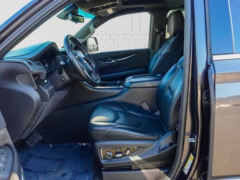 Used 2018 Cadillac Escalade ESV Platinum AWD/4WD image 17