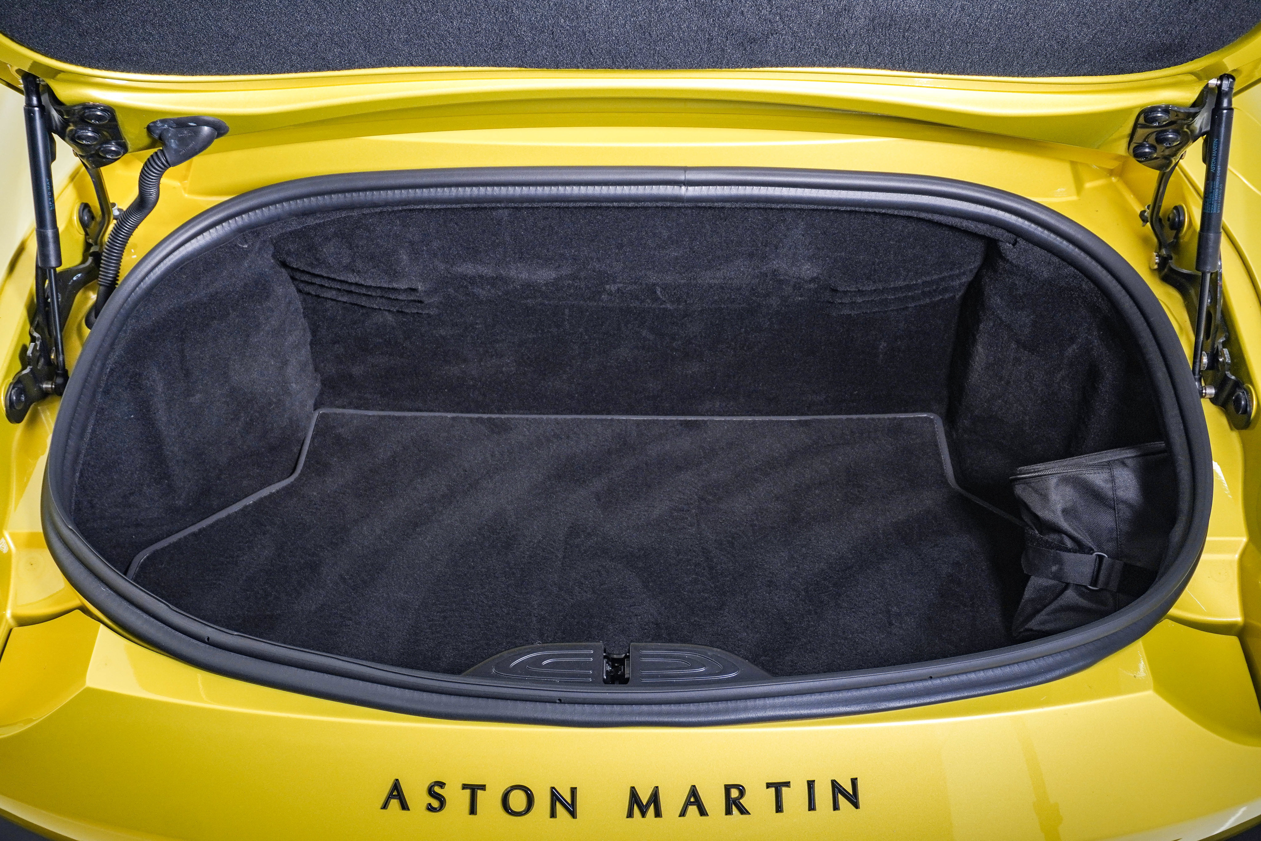 Used 2023 Aston Martin V8 Vantage Roadster RWD image 35