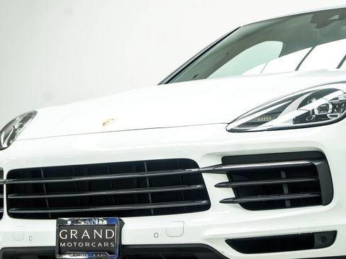 Used 2023 Porsche Cayenne Coupe AWD/4WD image 2