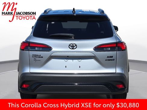 Used 2024 Toyota Corolla Cross XSE w/ Convenience Package image 12