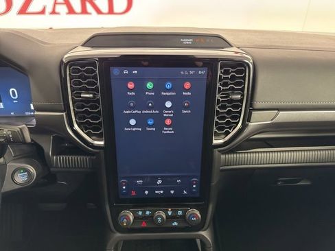 Used 2025 Ford Ranger Lariat w/ Trailer Tow Package image 14