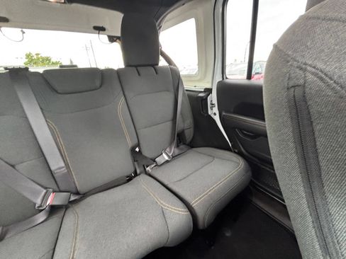 Used 2025 Jeep Wrangler Unlimited Sahara AWD/4WD image 37