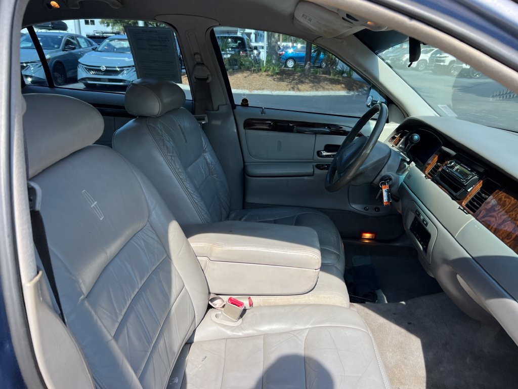 Used 1999 Lincoln Town Car Executive RWD image 20