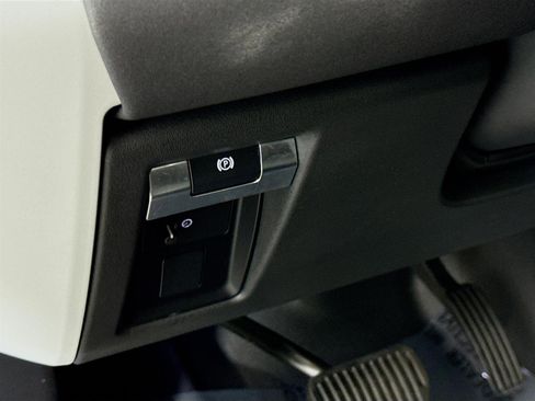 Used 2020 Land Rover Defender 110 First Edition image 11