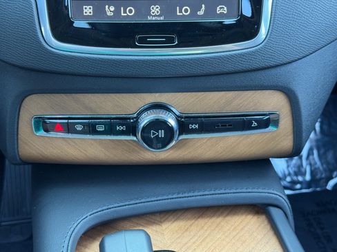 Used 2025 Volvo XC90 T8 Plus w/ Protection Package Premier AWD/4WD image 30