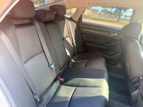 Used 2018 Honda Accord EX image 10