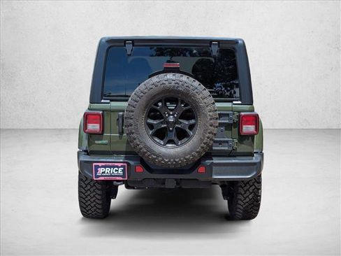 Used 2022 Jeep Wrangler Unlimited Sahara w/ Cold Weather Group AWD/4WD image 6