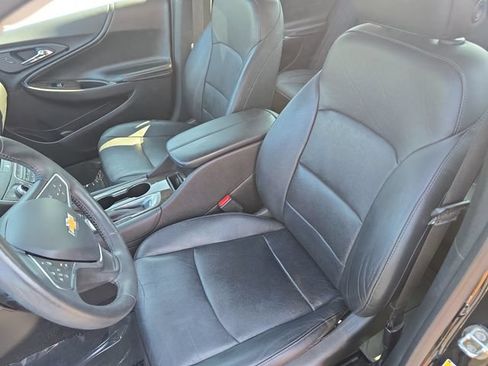 Used 2018 Chevrolet Malibu Premier w/ Driver Confidence Package FWD image 16