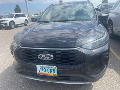 Used 2025 Ford Escape ST-Line w/ Tech Pack #1 AWD/4WD image 8