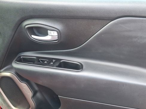 Certified 2023 Jeep Renegade Latitude image 10