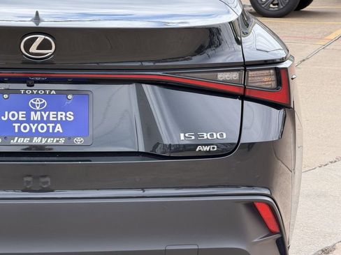 Used 2022 Lexus IS 300 AWD w/ Premium Package image 9
