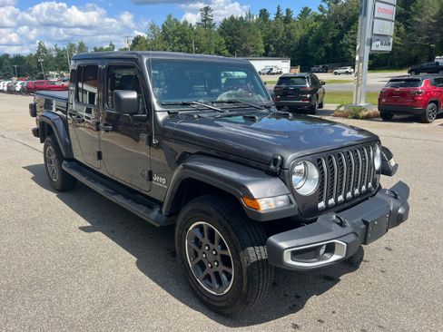 Used 2021 Jeep Gladiator Overland image 3