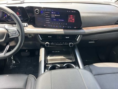 Used 2025 Chevrolet Tahoe Premier RWD image 16