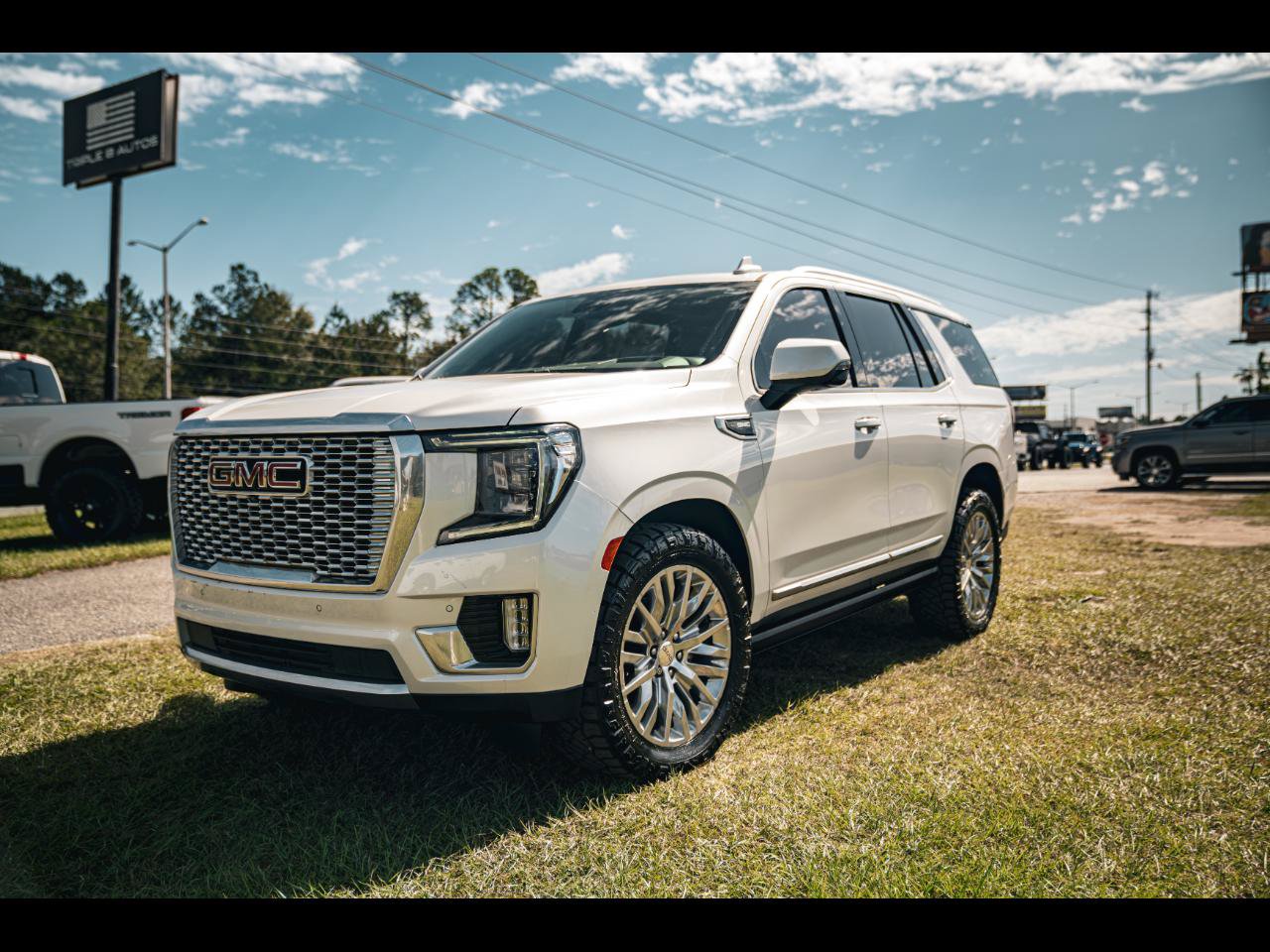 Used 2023 GMC Yukon Denali AWD/4WD image 1