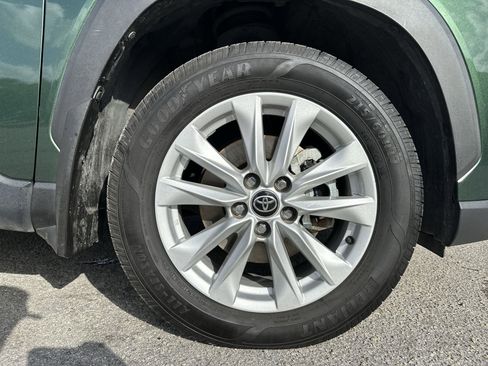 Used 2022 Toyota Corolla Cross LE w/ Moonroof Package AWD/4WD image 18