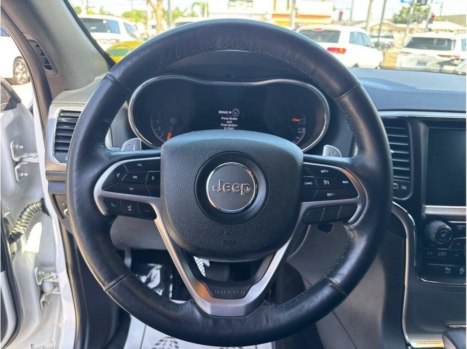 Used 2017 Jeep Grand Cherokee Altitude RWD image 29