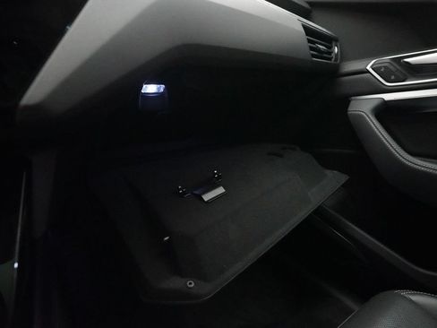Used 2022 Audi e-tron Premium Plus w/ Premium Plus Package AWD/4WD image 30