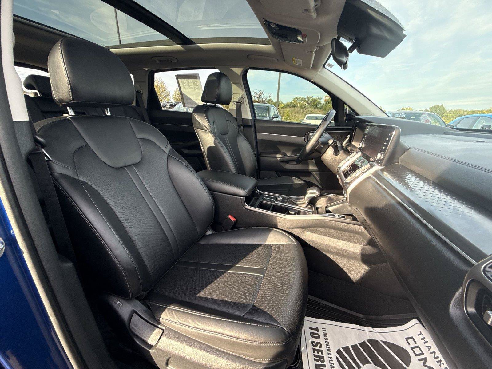Used 2023 Kia Sorento S w/ Panoramic Sunroof Package FWD image 19