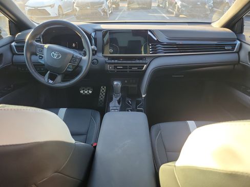 Used 2025 Toyota Camry SE image 16