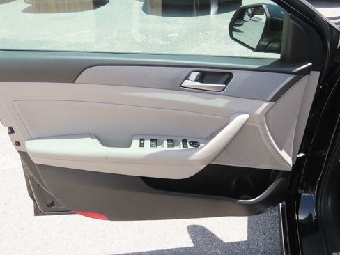 Used 2016 Hyundai Sonata SE FWD image 24