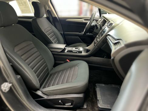 Used 2018 Ford Fusion SE w/ Fusion SE Technology Package image 25