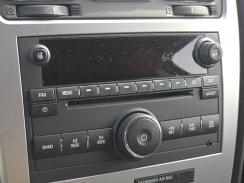 Used 2011 GMC Acadia SLE image 4