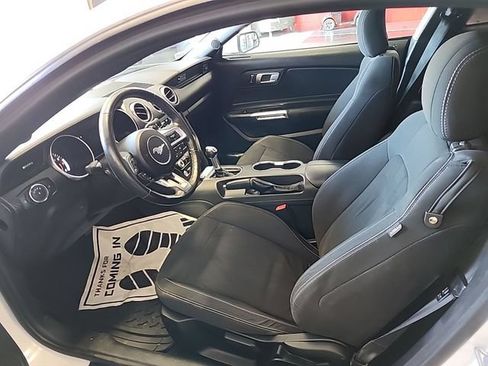Used 2020 Ford Mustang Coupe RWD image 5
