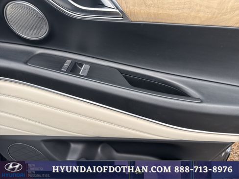 Used 2021 Genesis GV80 2.5T w/ Prestige Package 04 AWD/4WD image 17