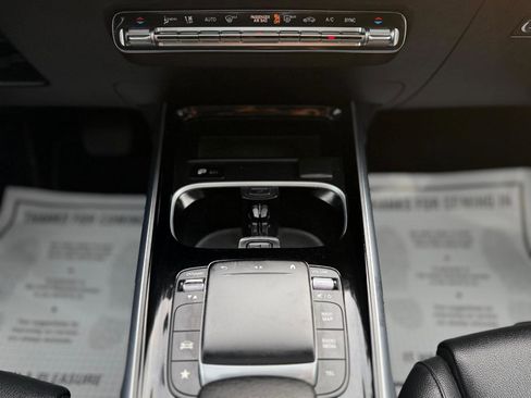 Used 2023 Mercedes-Benz GLB 250 4MATIC w/ Premium Package image 21