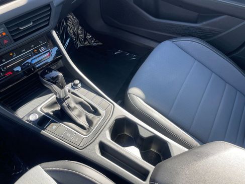 Used 2025 Volkswagen Jetta SE image 41