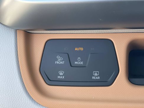Certified 2025 Volkswagen ID. Buzz 1st Edition RWD image 19