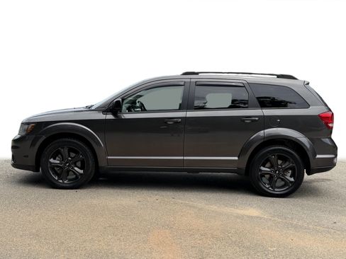 Used 2019 Dodge Journey SE w/ Connectivity Group FWD image 19