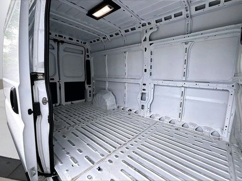 Used 2024 RAM ProMaster 2500 w/ Convenience Group FWD image 22