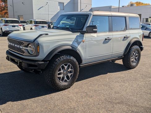 Used 2024 Ford Bronco Badlands image 7